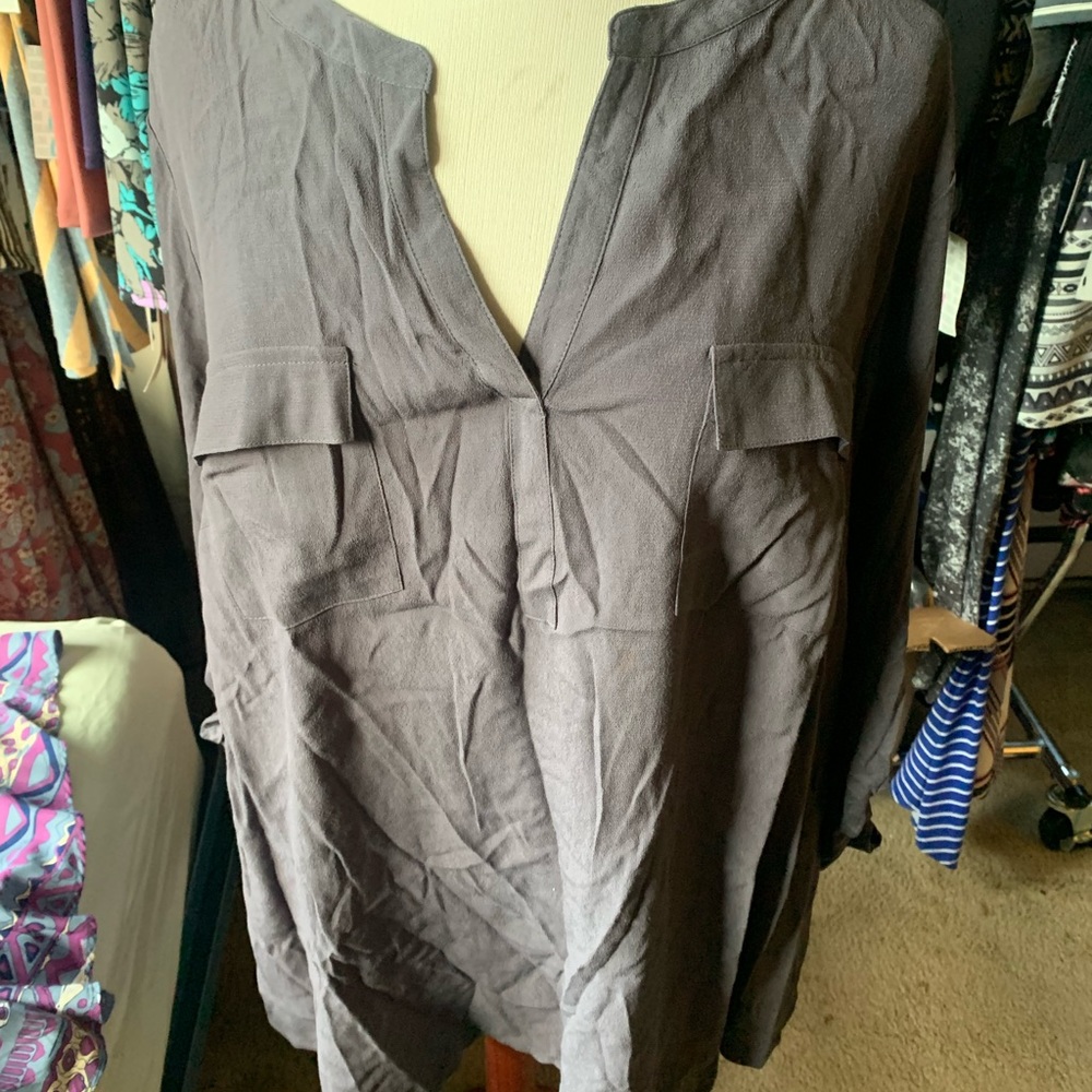 Serein 3/4 sleeve with a button